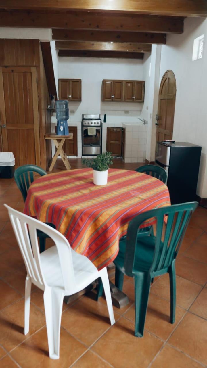 Hostal Dulces Sueños Panajachel Exterior foto